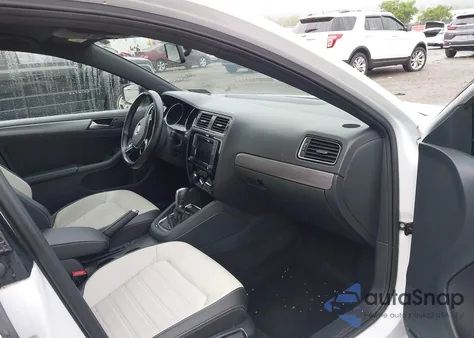 2016 Volkswagen Jetta 1.8T Sport из США, поврежденный, VIN 3VWD17AJ8GM408622